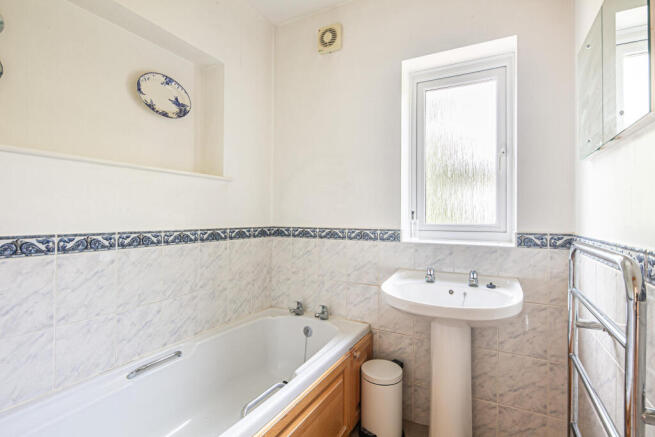 4 bed Semi-Detached for sale Image 11