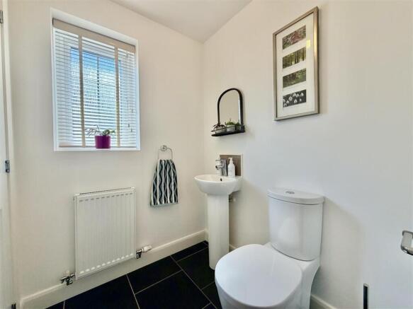 4 bed Detached for sale Image 11