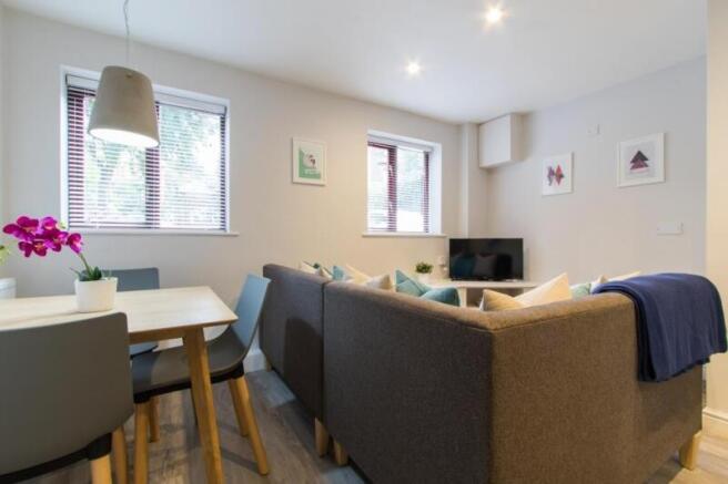 3 bed Flat to rent Image 6
