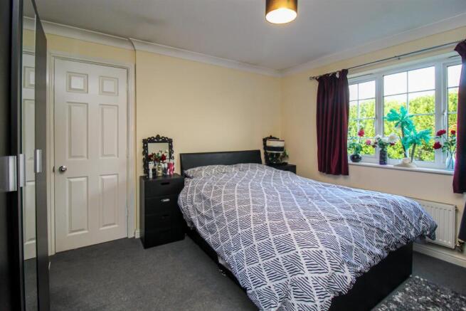 4 bed Detached for sale Image 8