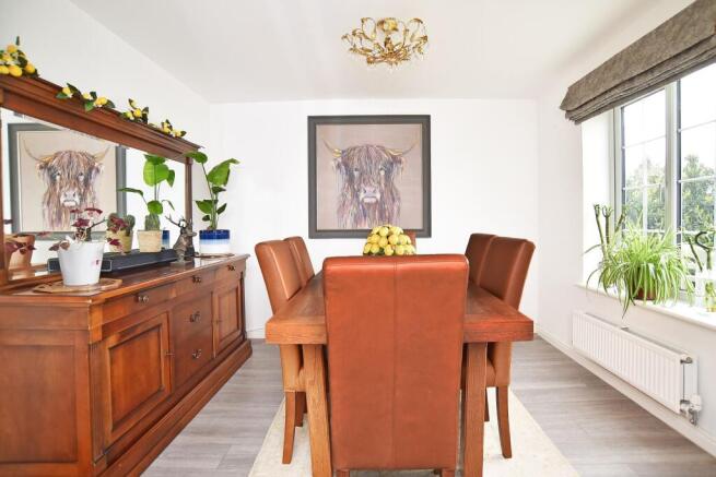 5 bed Detached for sale Image 11