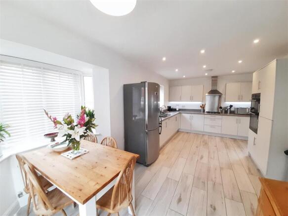 Kitchen / dining room