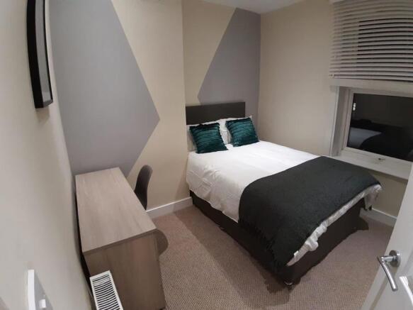 4 bed House to rent Image 4