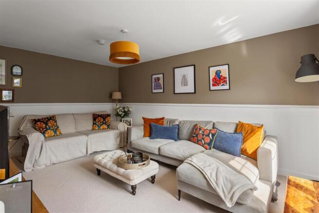 5 bed Detached for sale Image 5