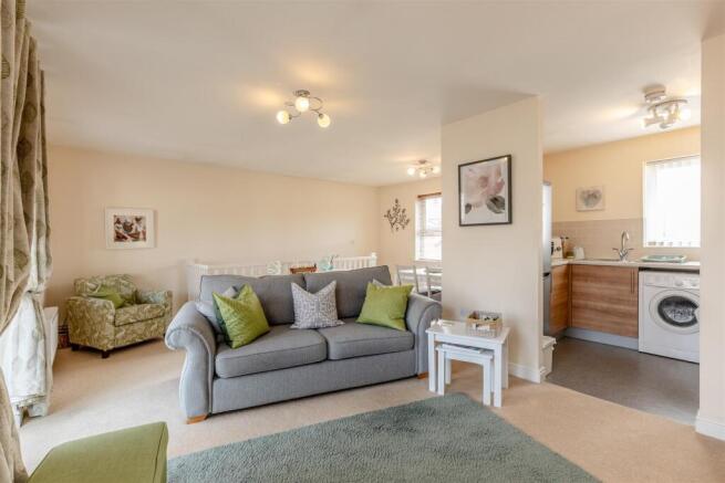 Kittiwake Drive, Portishead Living Room 2.jpg