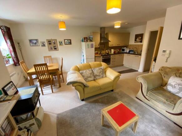 OPEN PLAN LOUNGE / DINING / KITCHEN