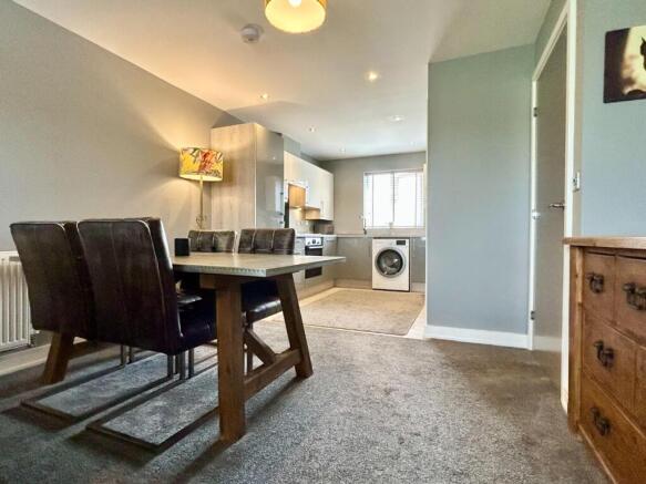 2 bed Flat for sale Image 11