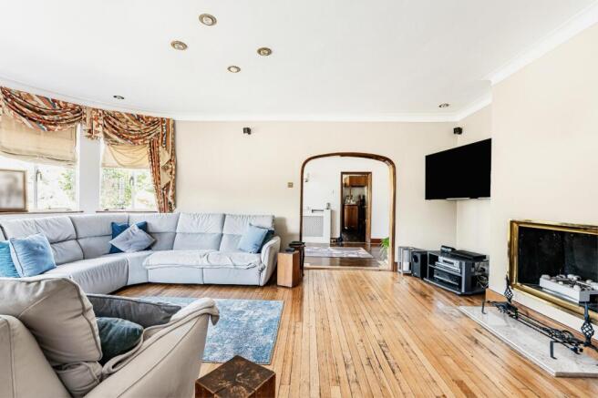 Heath Drive, Romford, RM2 photo 3