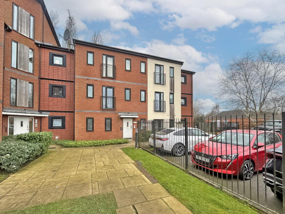 2-bed flat on Deans Gate, Willenhall, £120,000