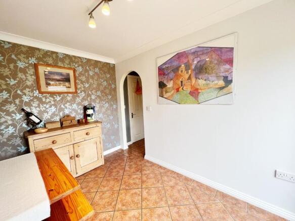 Dining Room pic 3.jpg
