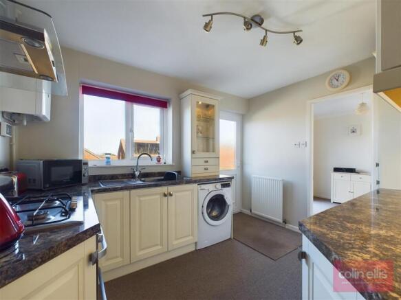 2 bed Detached Bungalow for sale Image 8