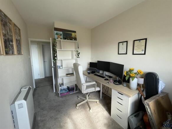 2 bed Apartment to rent Image 6