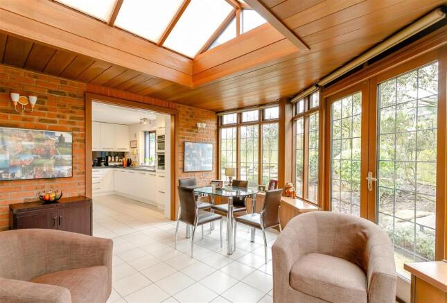 8334624-interior18.jpg