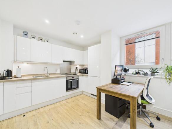 CAM02136G0-PR0497-STILL006