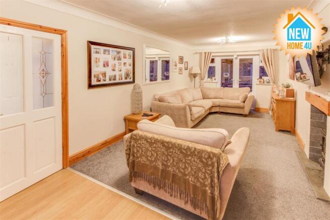 LIVING ROOM: