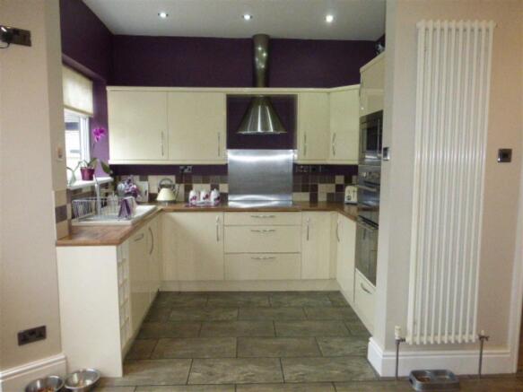 OPEN PLAN KITCHEN