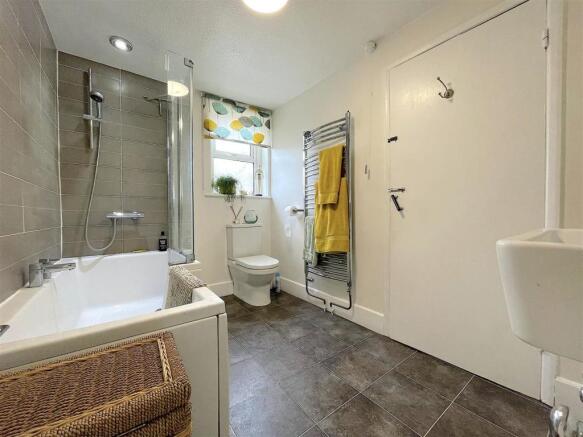 Bathroom (2).jpeg