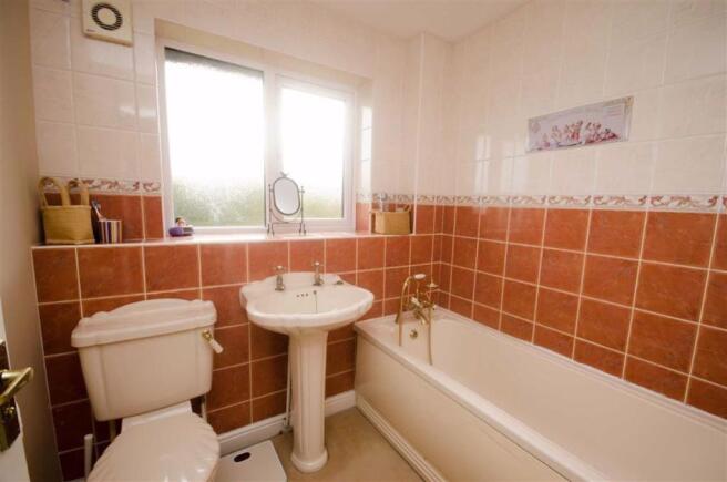 FAMILY BATHROOM