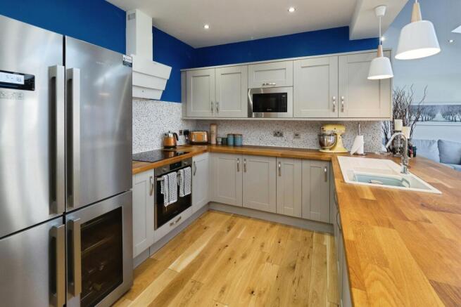 4 bed Detached Bungalow for sale Image 5