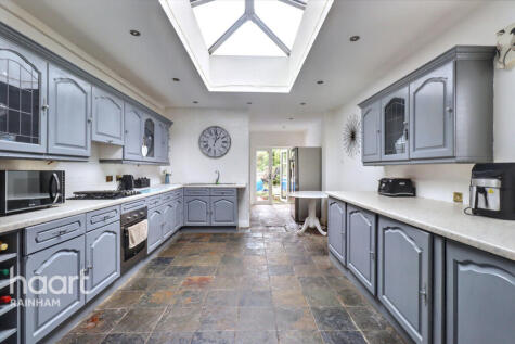 Lambs Lane South, Rainham, RM13 9XH