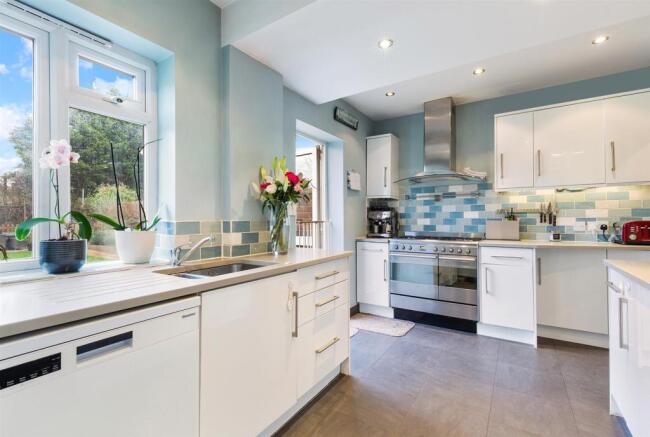 104 Epsom Lane South.jpg