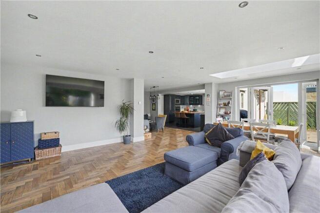 5 bed Detached for sale Image 12