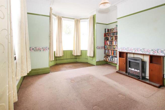 BAY FRONTED SITTING ROOM