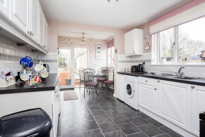 Kitchen/Breakfast...