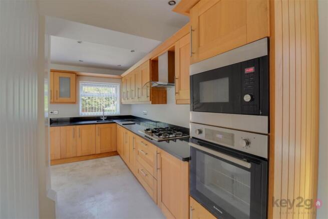 3 bed Semi-Detached to rent Image 9