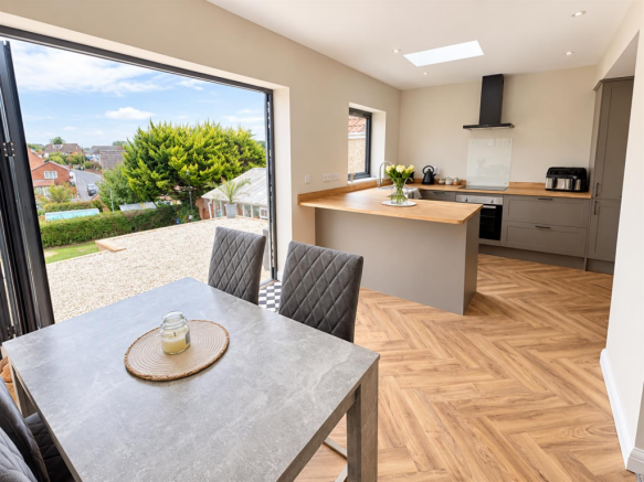 KITCHEN/ DINER