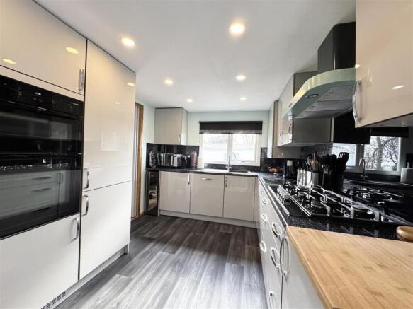 2 bed Park Home for sale Image 10