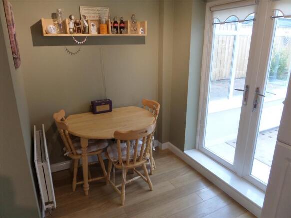 KITCHEN/DINING ROOM