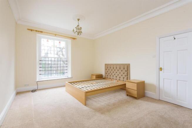 5 bed Detached to rent Image 6