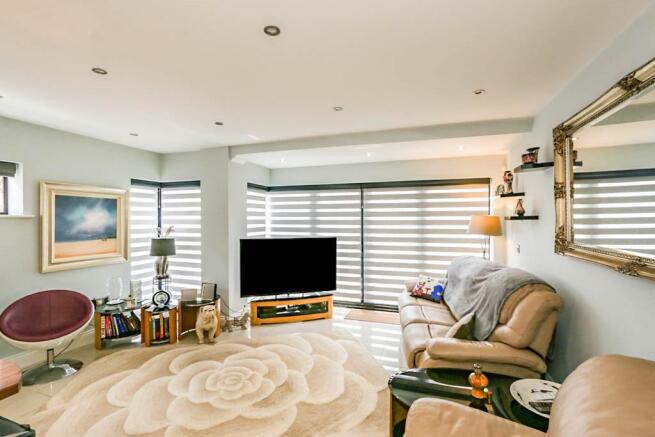 LOUNGE AREA