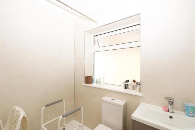 4 bed Detached for sale Image 10
