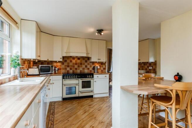8295054-interior13.jpg