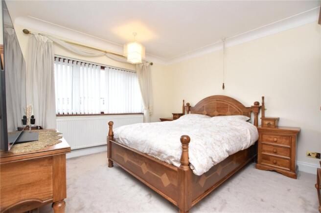 4 bed Detached for sale Image 9