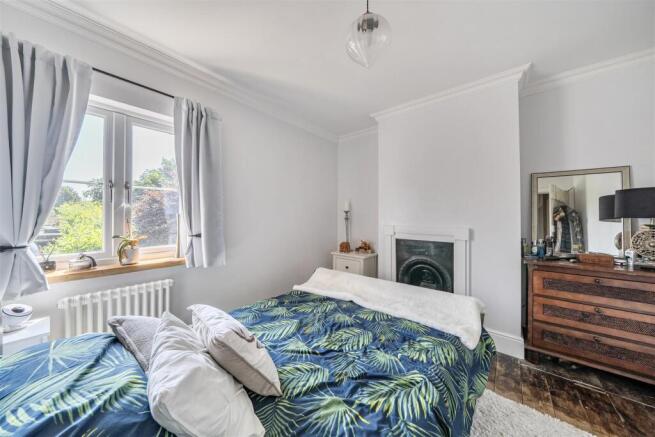 bedroom 1 (2).jpg