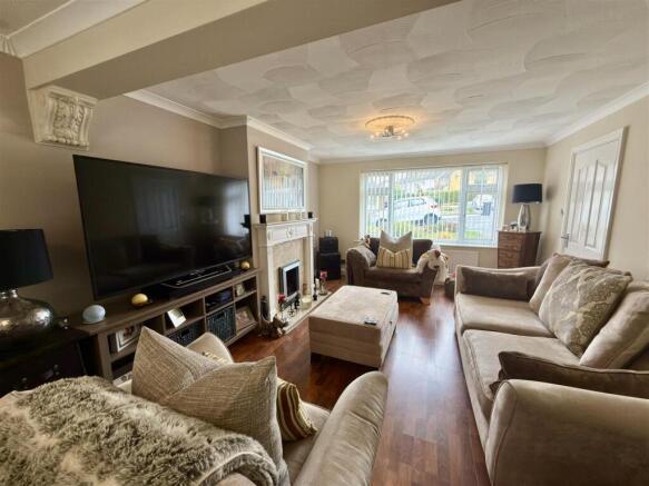 Lounge/Dining Room