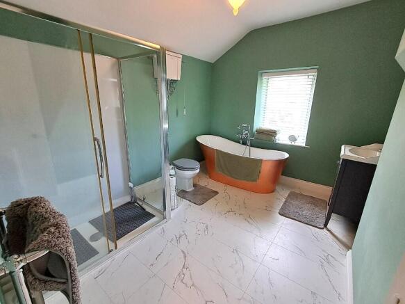 6 bed Semi-Detached for sale Image 11