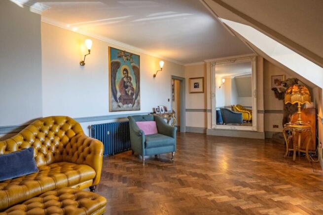 3 bed Apartment for sale Image 5