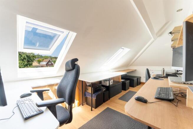 Office / bedroom 4