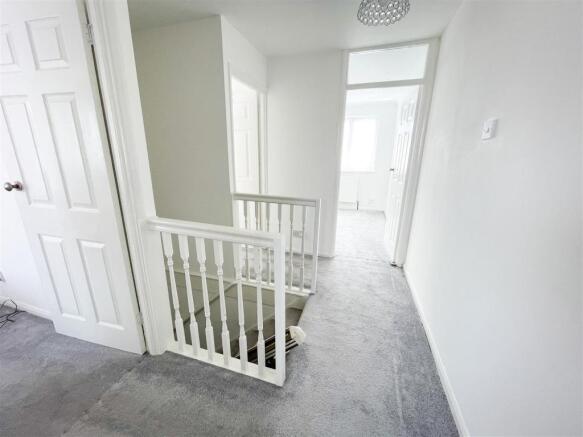 FIRST FLOOR LANDING