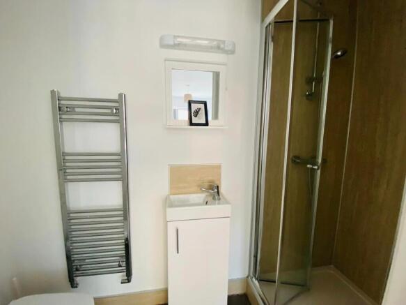 2 bed Apartment to rent Image 6