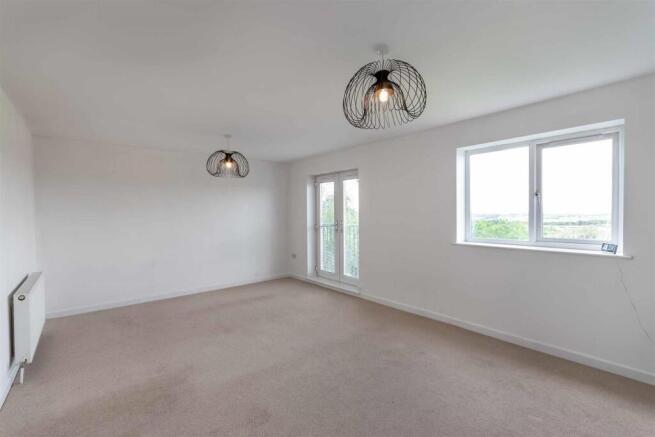 4 bed Detached for sale Image 5