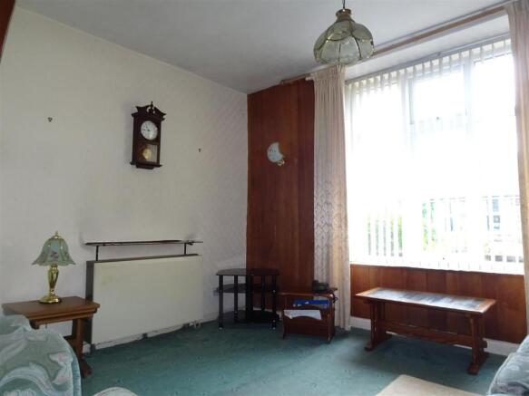 Living Room/Dining Area