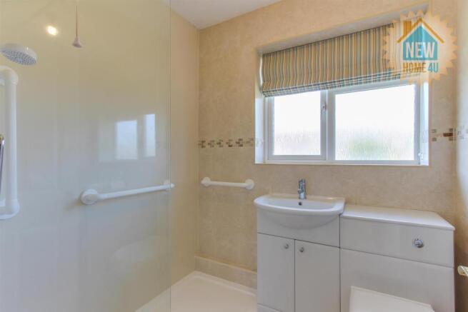 FAMILY BATHROOM: