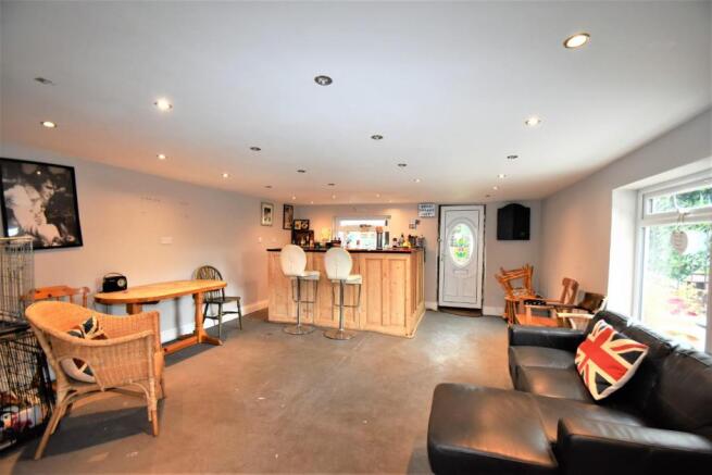 Entertainment Room/Bar