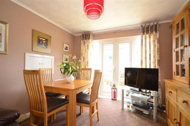 Lounge/Dining Area