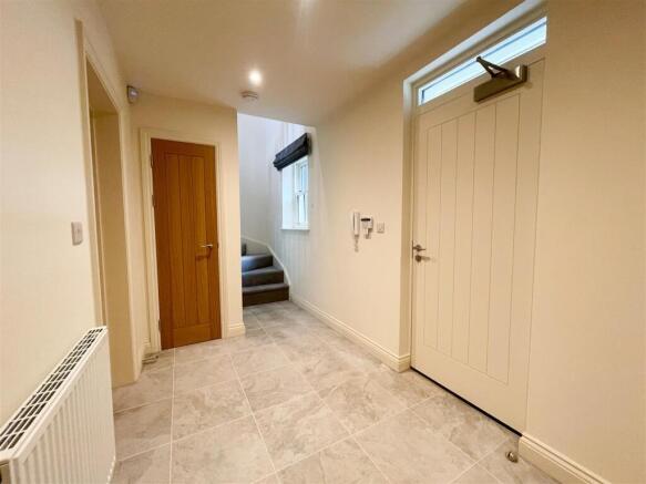 4 bed Mews to rent Image 4